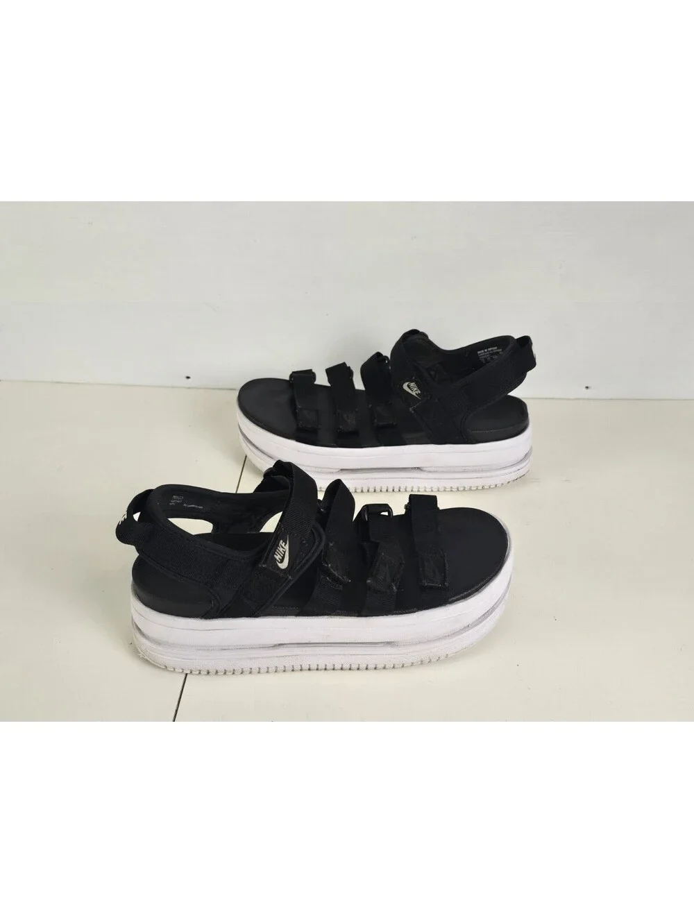 Nike icon classic
